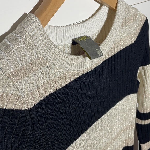 Slinky Sexy Striped Sweater Dress with Long Sleeves and Metallic Gold SMALL - Picture 3 of 4